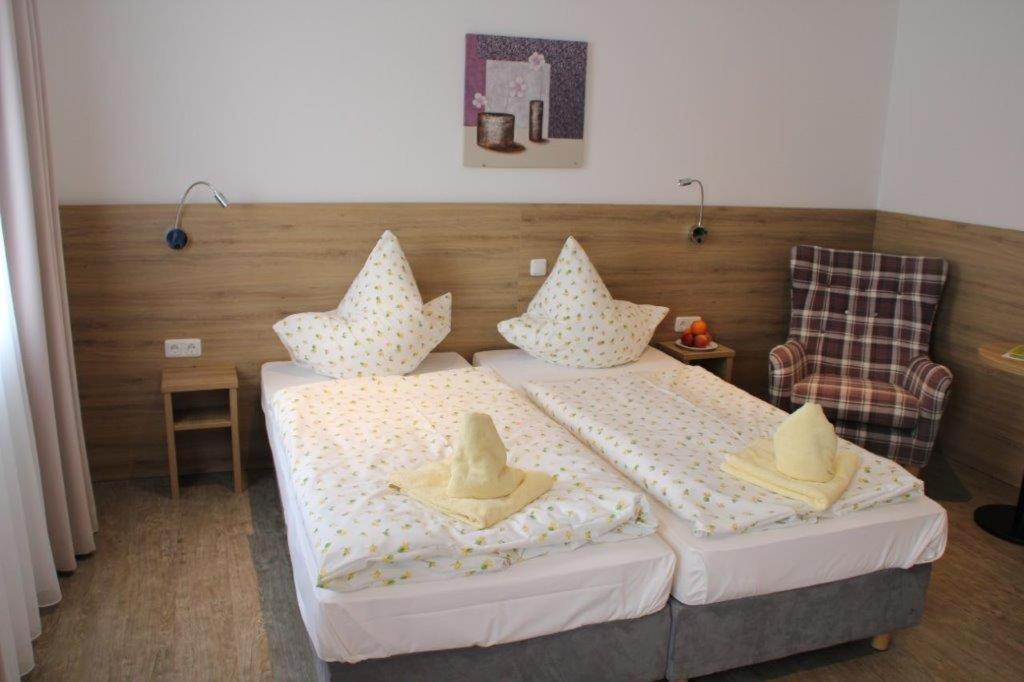 Hotel Rathausstuben Wackersdorf Zewnętrze zdjęcie