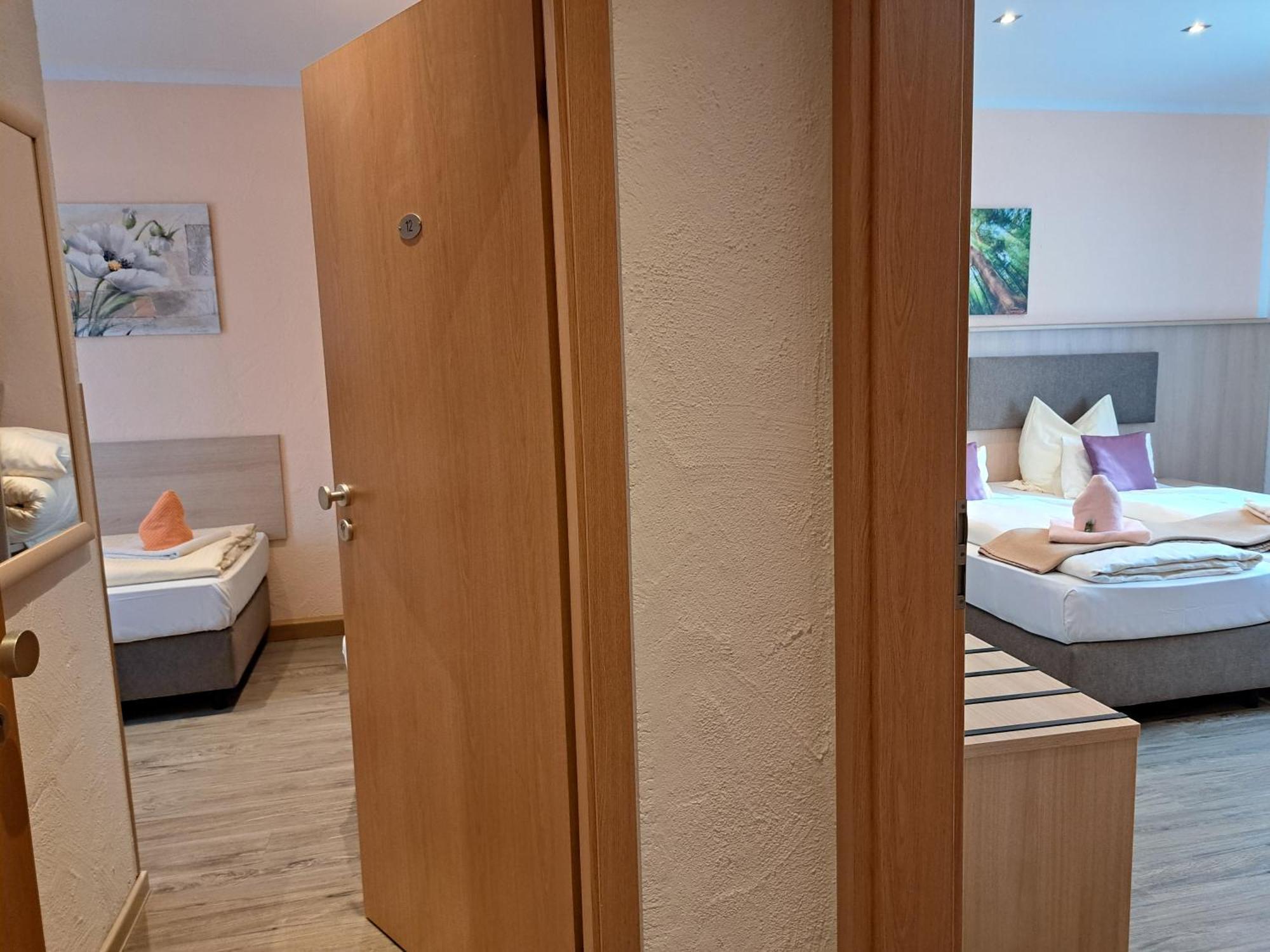 Hotel Rathausstuben Wackersdorf Zewnętrze zdjęcie