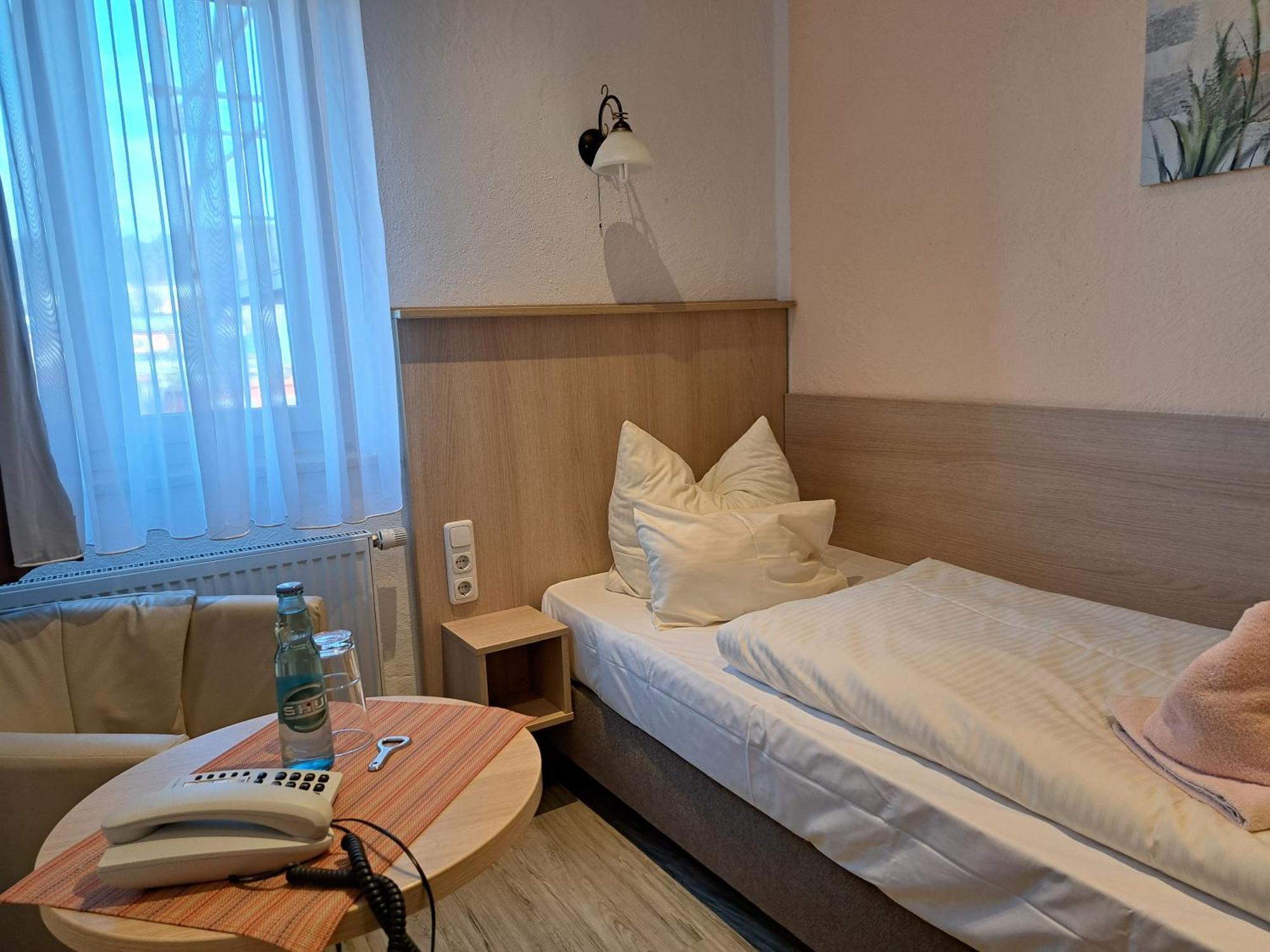 Hotel Rathausstuben Wackersdorf Zewnętrze zdjęcie