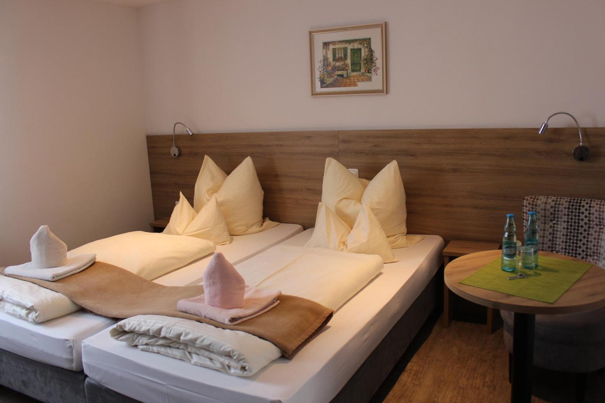 Hotel Rathausstuben Wackersdorf Zewnętrze zdjęcie