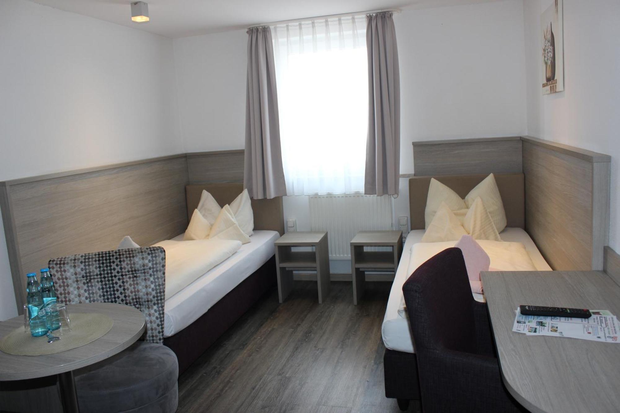 Hotel Rathausstuben Wackersdorf Zewnętrze zdjęcie