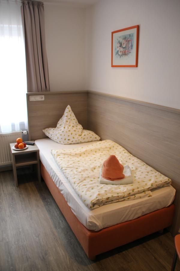 Hotel Rathausstuben Wackersdorf Zewnętrze zdjęcie