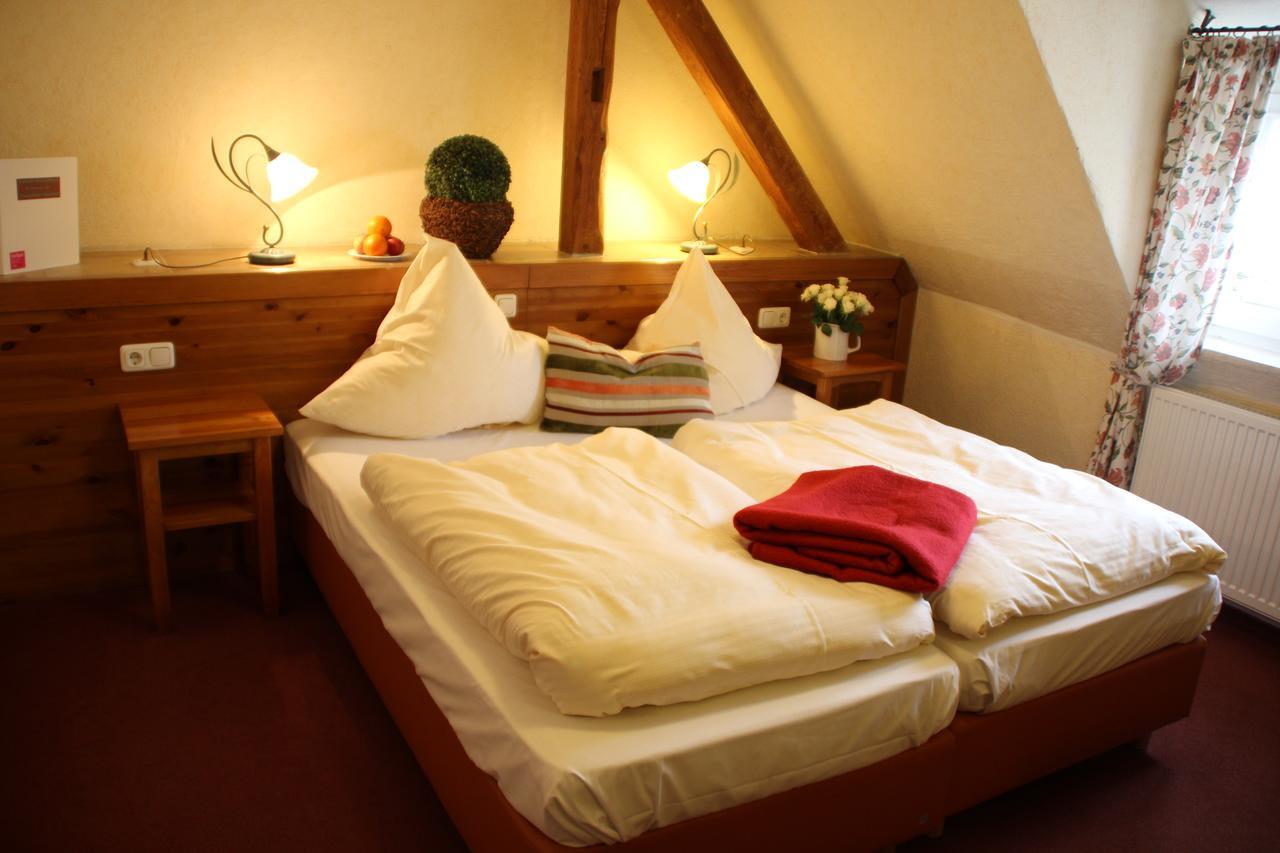 Hotel Rathausstuben Wackersdorf Zewnętrze zdjęcie