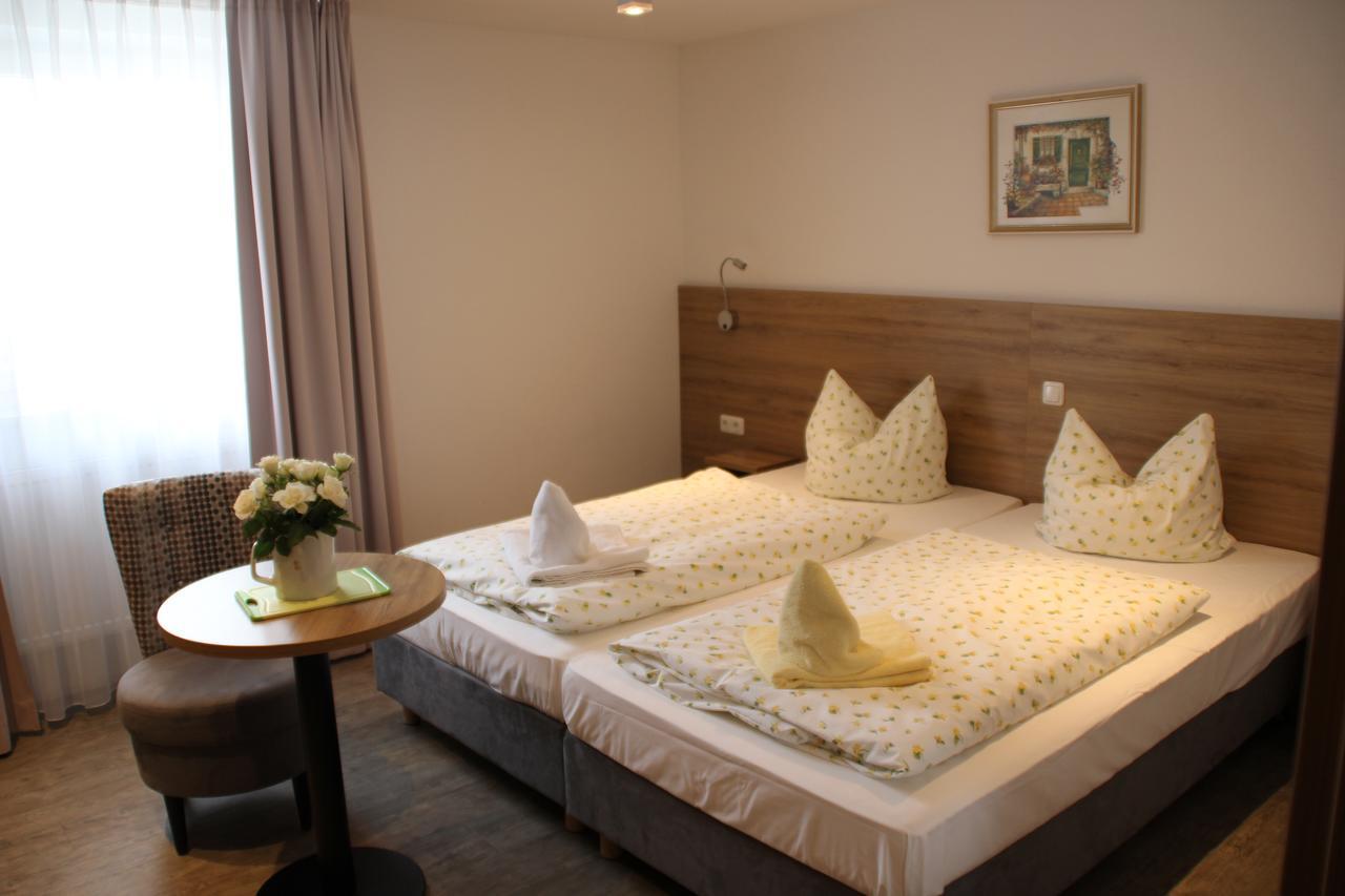 Hotel Rathausstuben Wackersdorf Zewnętrze zdjęcie