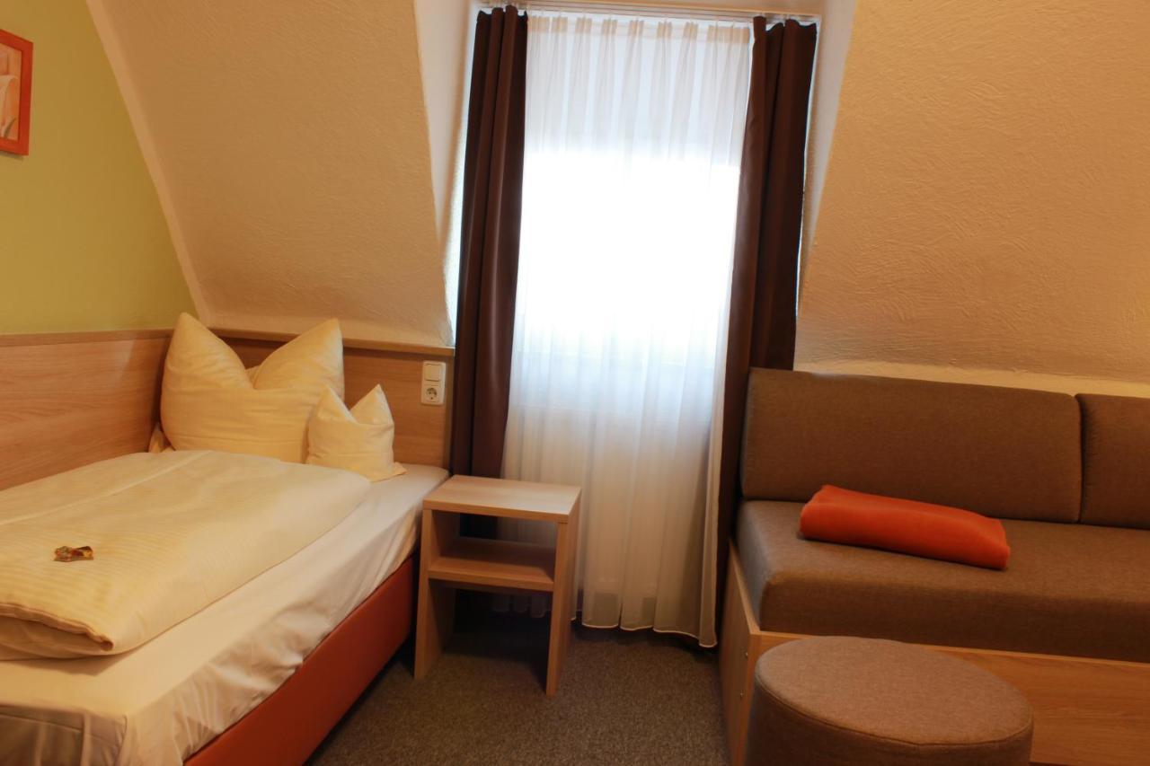 Hotel Rathausstuben Wackersdorf Zewnętrze zdjęcie